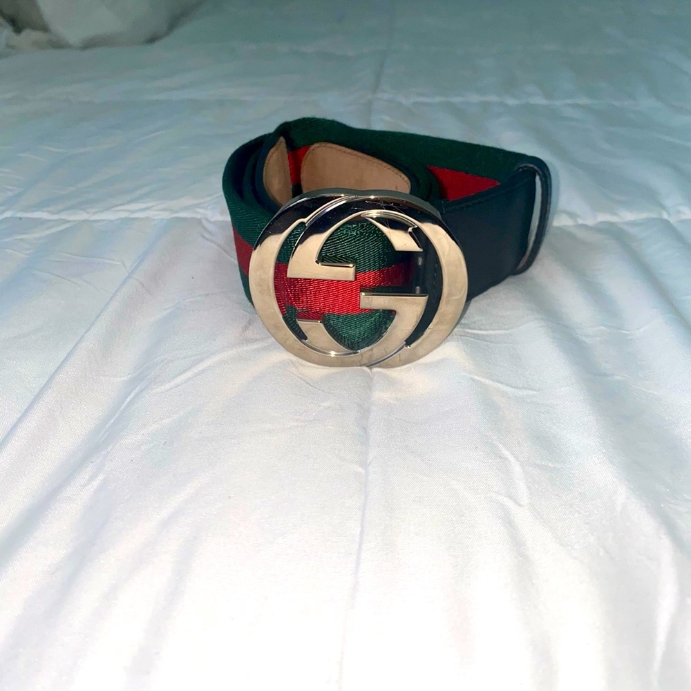 AUTHENTIC Women’s Gucci belt